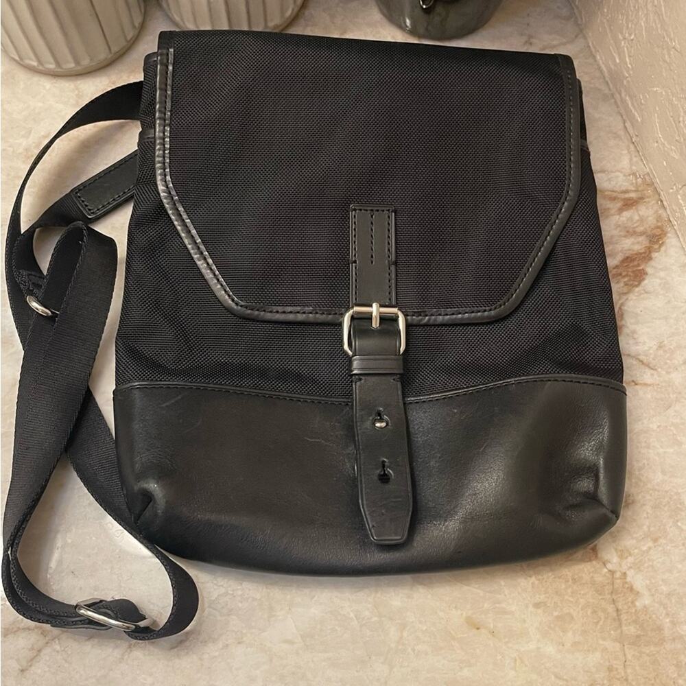 Saks Fifth Avenue Exclusively by David Chu Black Leather Messenger Bag unisex